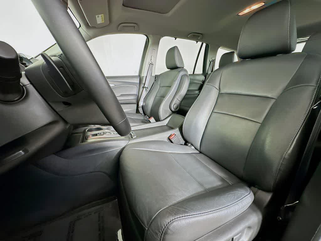 used 2022 Honda Pilot car, priced at $28,836