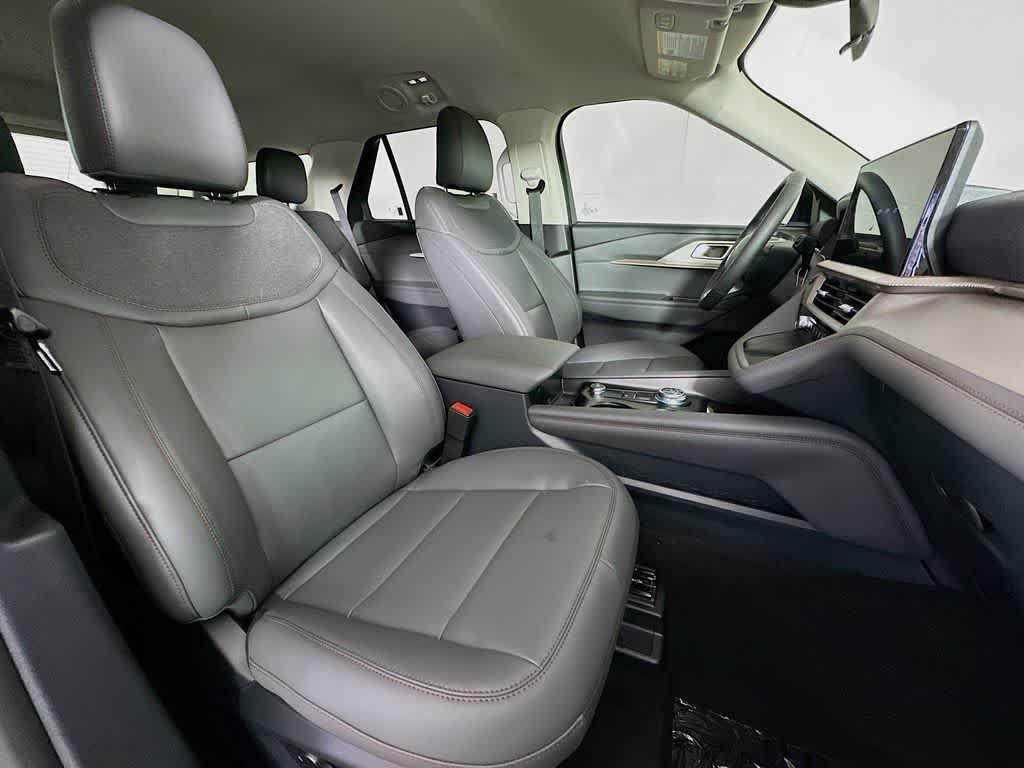 new 2025 Ford Explorer car, priced at $39,160