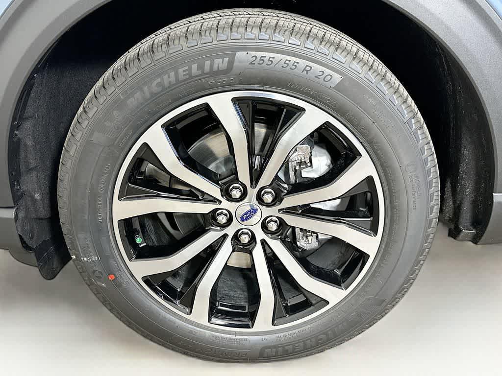 new 2025 Ford Explorer car, priced at $47,925