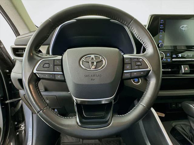 used 2021 Toyota Highlander car