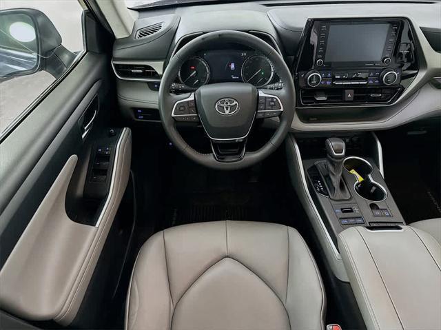 used 2020 Toyota Highlander car, priced at $30,598