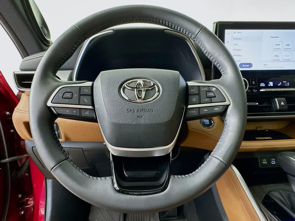 used 2023 Toyota Highlander car, priced at $38,667