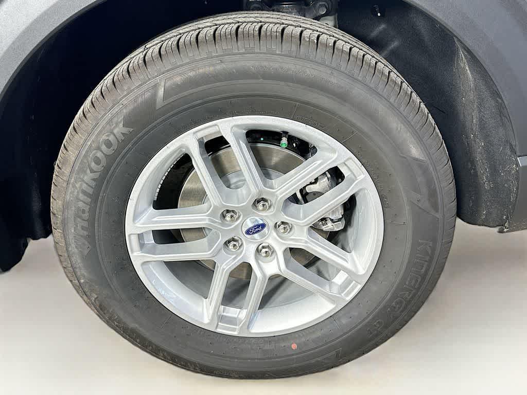 new 2025 Ford Explorer car, priced at $40,968