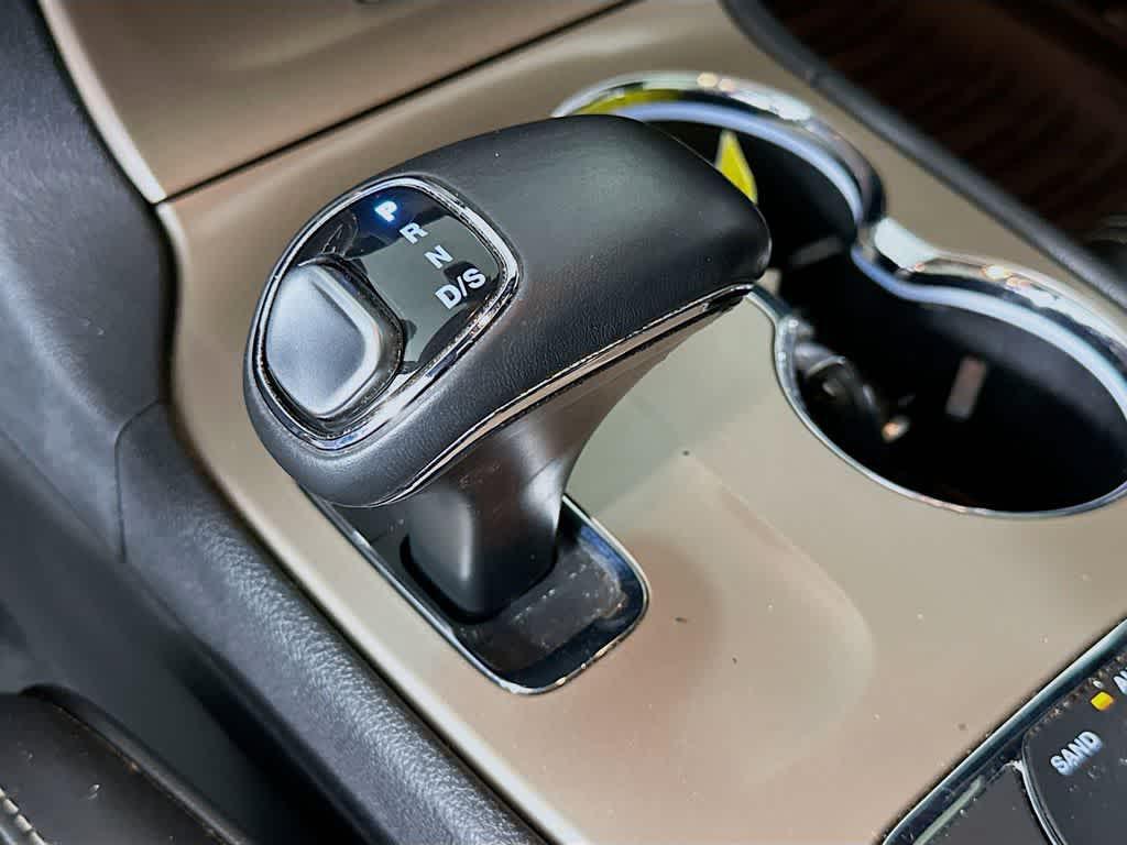 used 2015 Jeep Grand Cherokee car, priced at $14,552