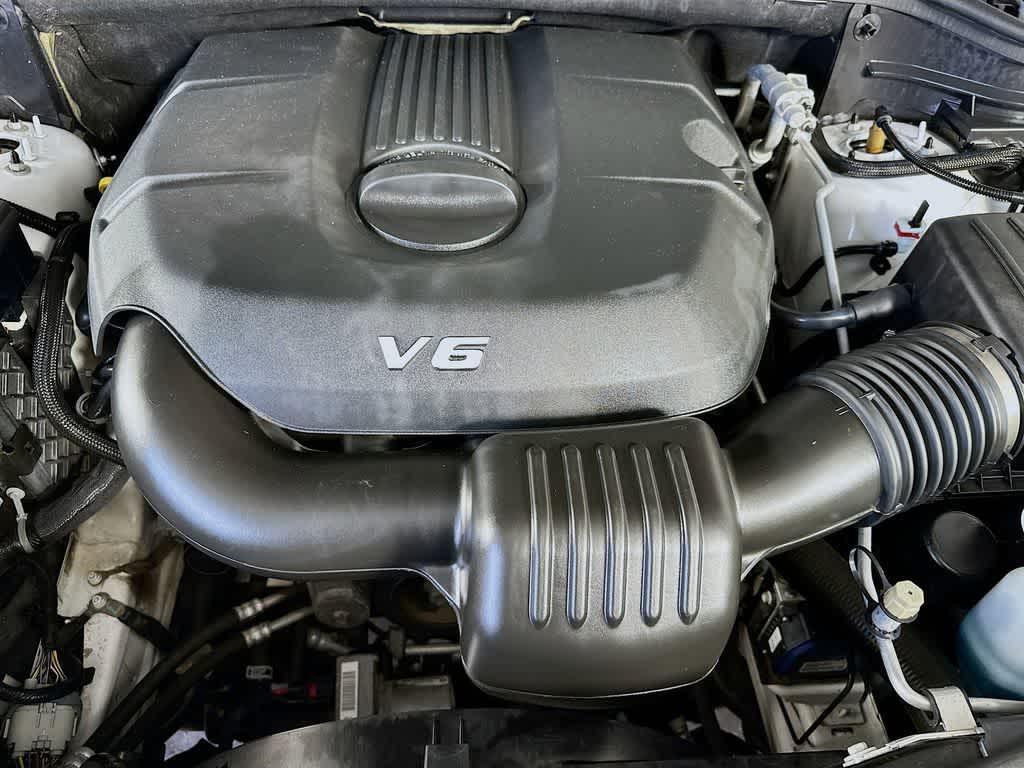 used 2015 Jeep Grand Cherokee car, priced at $14,552