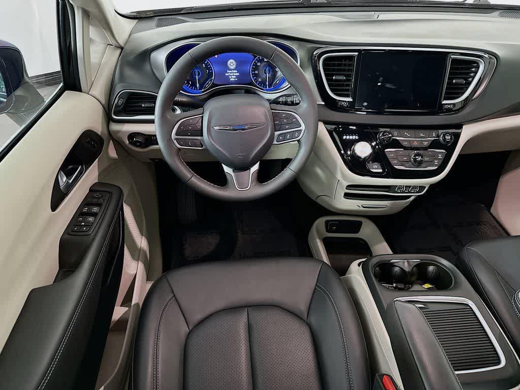 used 2024 Chrysler Pacifica car, priced at $29,259