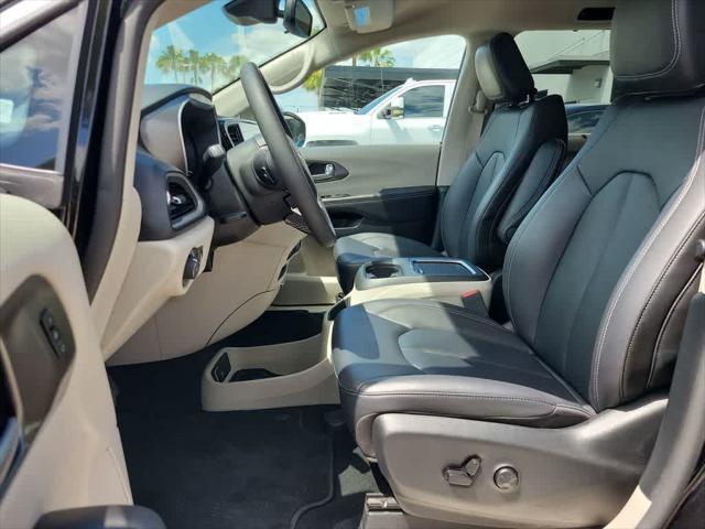 used 2024 Chrysler Pacifica car