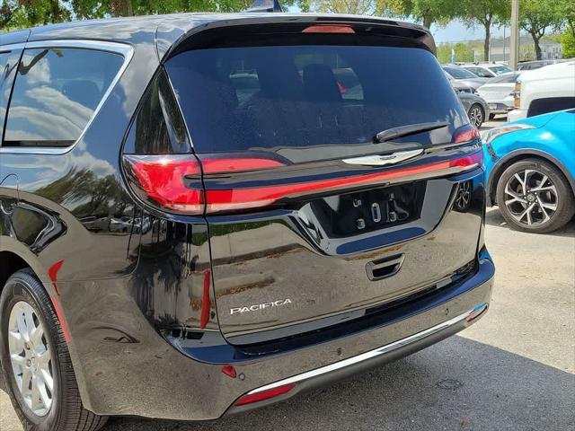 used 2024 Chrysler Pacifica car