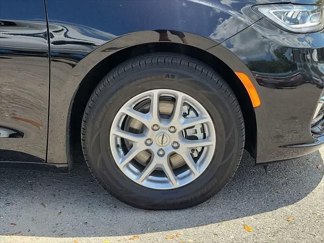 used 2024 Chrysler Pacifica car