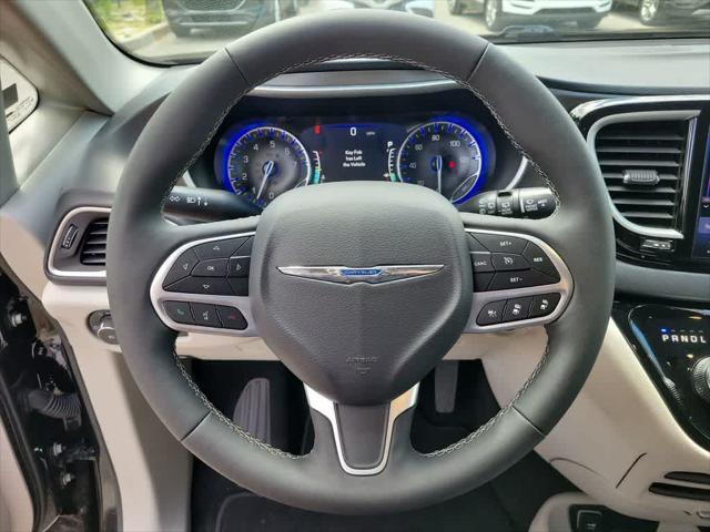 used 2024 Chrysler Pacifica car