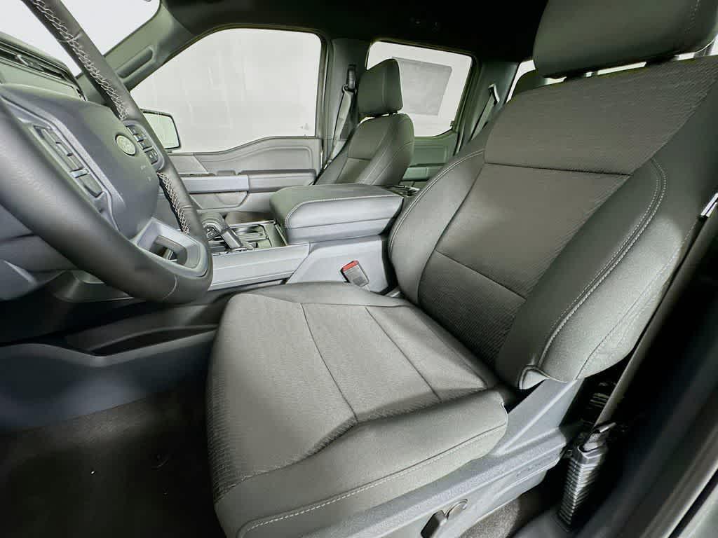 new 2025 Ford F-150 car, priced at $45,672