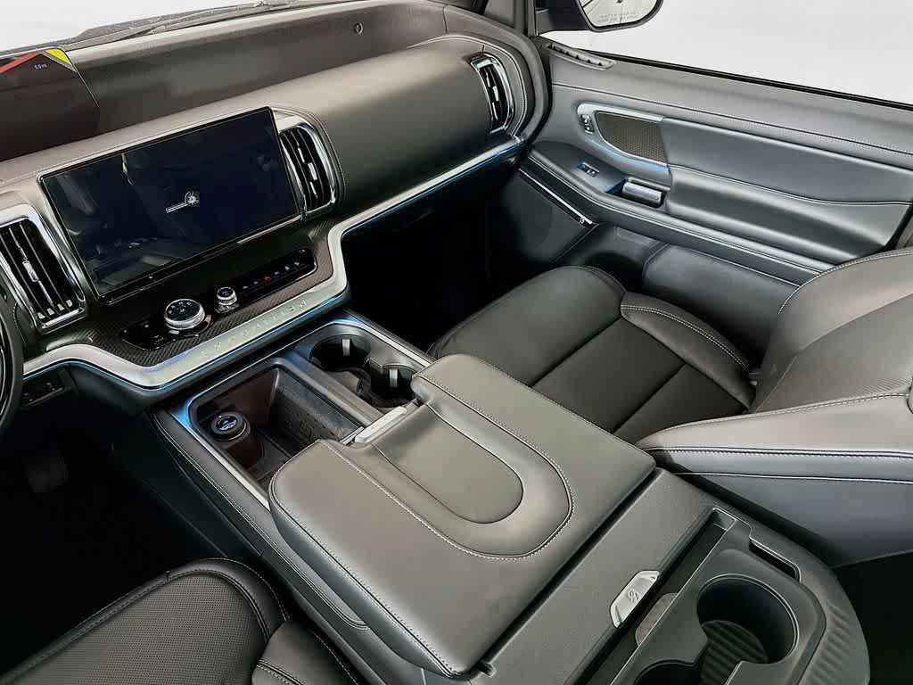 new 2025 Ford Expedition car, priced at $71,196