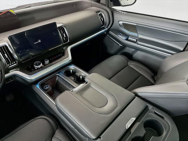 new 2025 Ford Expedition car, priced at $75,995
