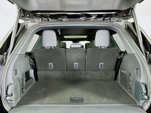 new 2025 Ford Expedition car, priced at $75,995