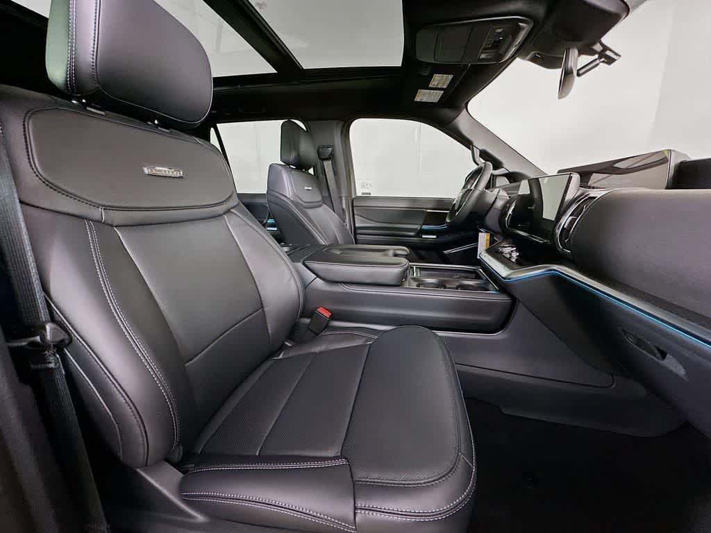 new 2025 Ford Expedition car, priced at $71,196