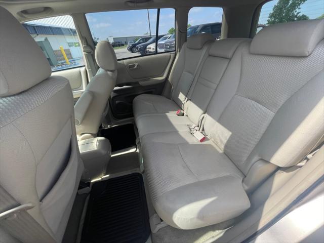 used 2007 Toyota Highlander car, priced at $9,999