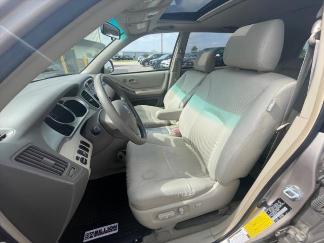 used 2007 Toyota Highlander car, priced at $9,999