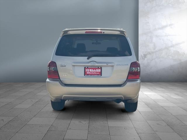 used 2007 Toyota Highlander car, priced at $9,999