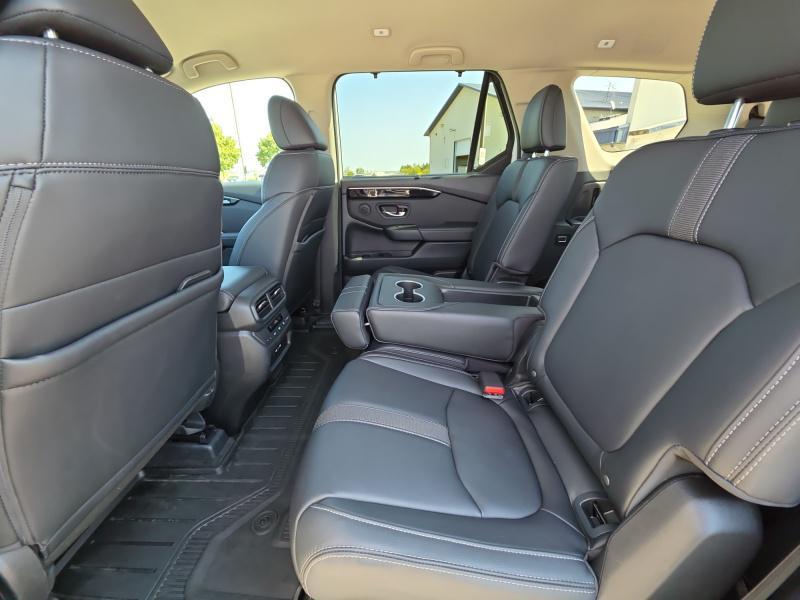 used 2025 Honda Pilot car, priced at $44,999