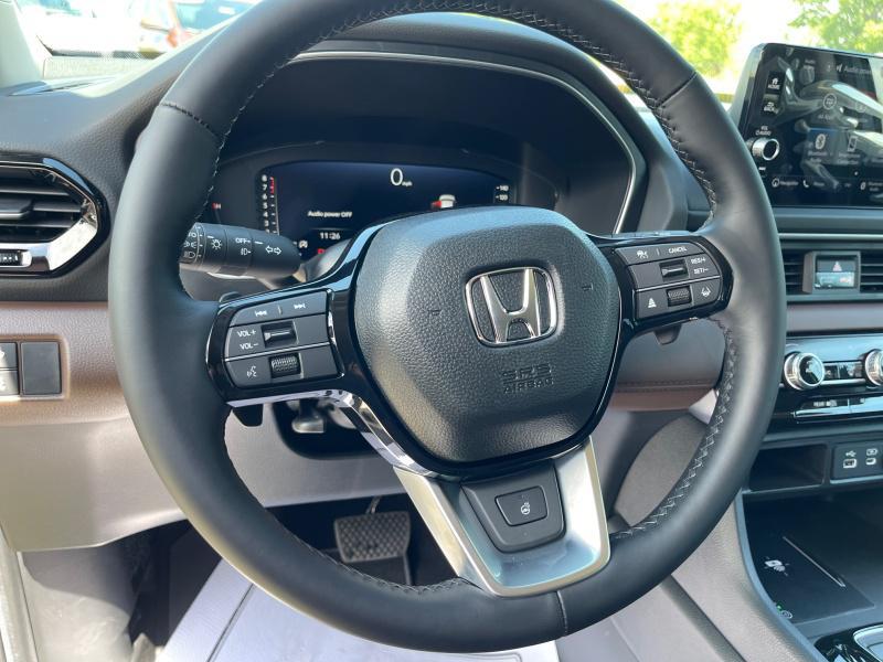 new 2025 Honda Pilot car, priced at $54,929