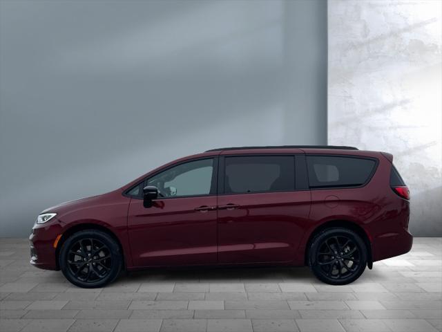 used 2023 Chrysler Pacifica car