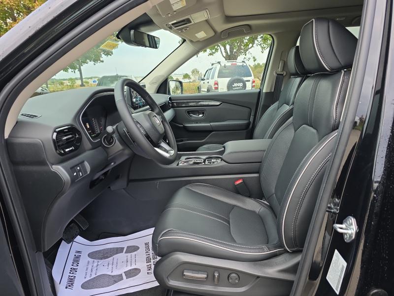new 2025 Honda Pilot car, priced at $55,173