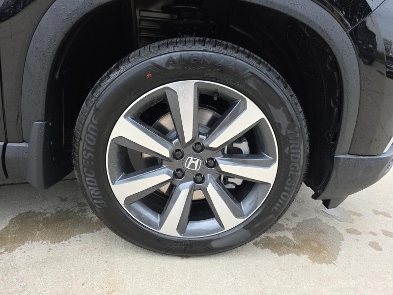 new 2025 Honda Pilot car, priced at $55,173