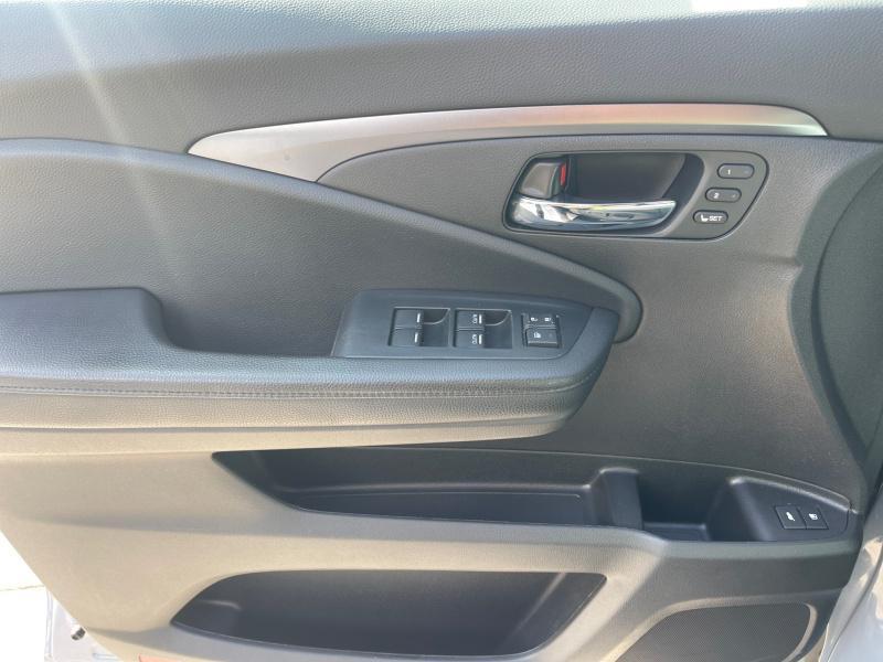 used 2022 Honda Pilot car, priced at $39,399