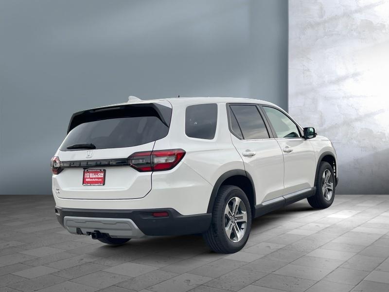 new 2025 Honda Pilot car, priced at $49,384