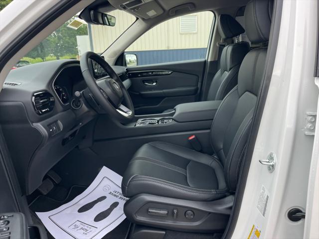new 2025 Honda Pilot car, priced at $49,384