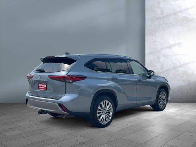 used 2023 Toyota Highlander car, priced at $48,999