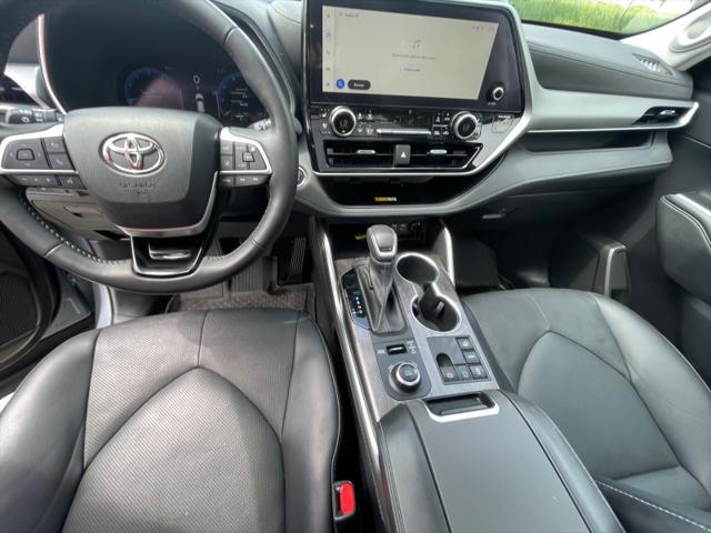 used 2023 Toyota Highlander car, priced at $48,999