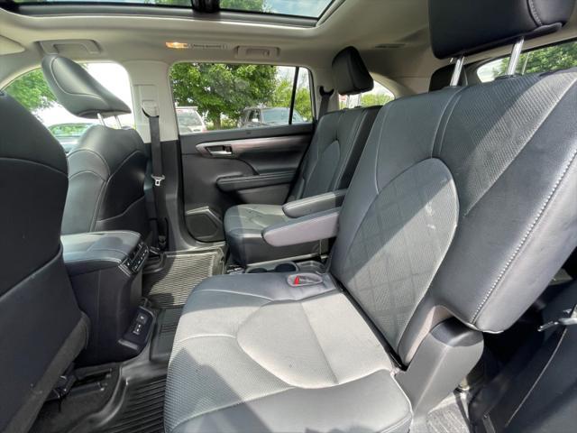 used 2023 Toyota Highlander car, priced at $48,999