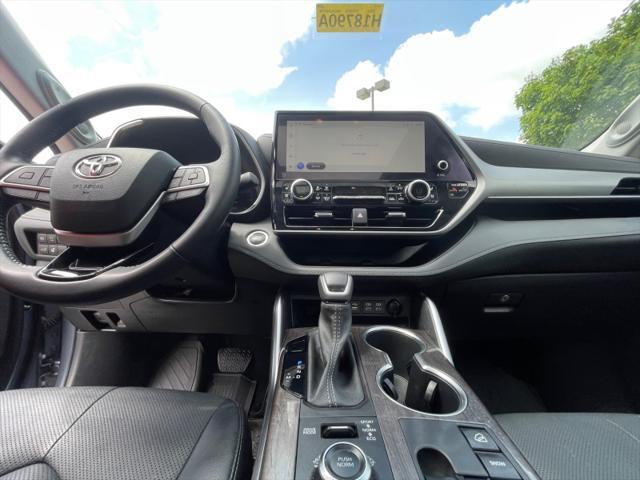 used 2023 Toyota Highlander car, priced at $48,999