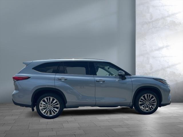 used 2023 Toyota Highlander car, priced at $48,999