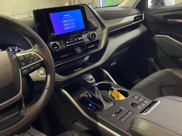 used 2024 Toyota Highlander car, priced at $45,998