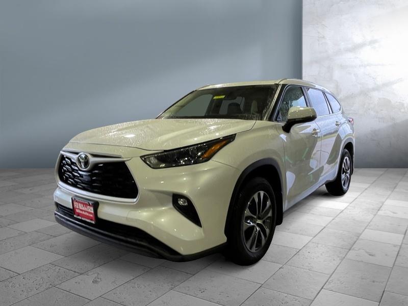 used 2024 Toyota Highlander car, priced at $48,398