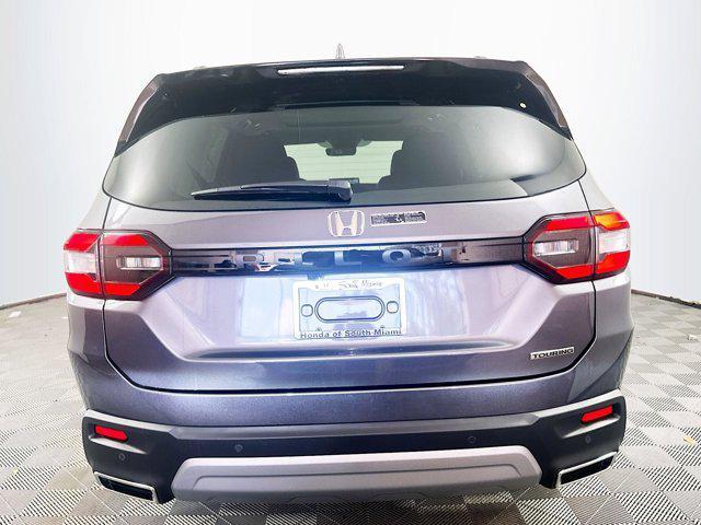 new 2025 Honda Pilot car, priced at $47,950