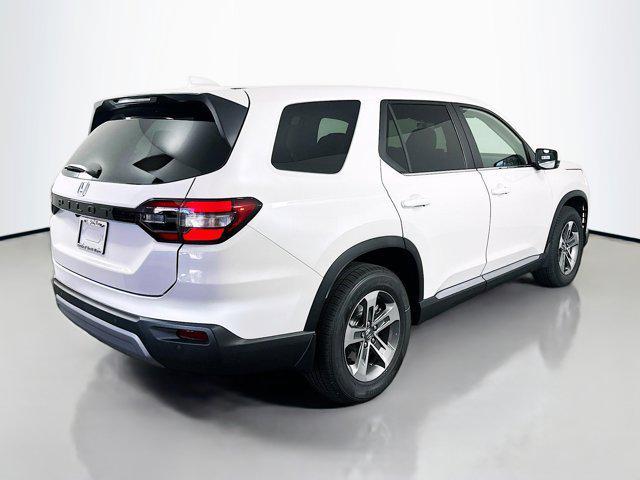 new 2025 Honda Pilot car, priced at $42,905