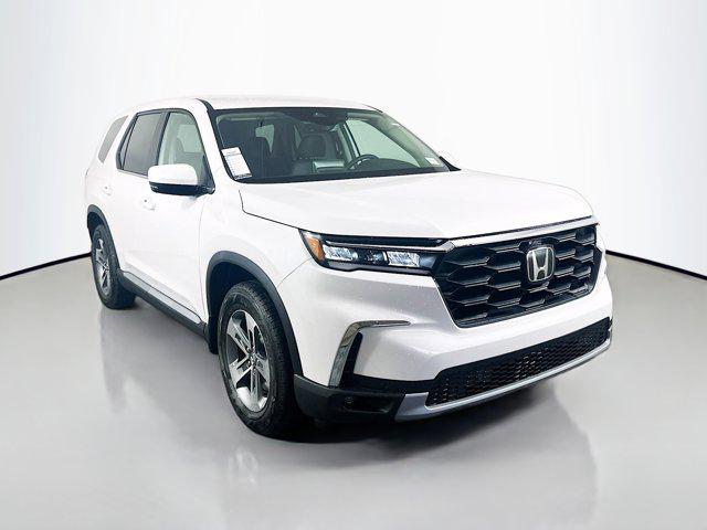 new 2025 Honda Pilot car, priced at $43,655