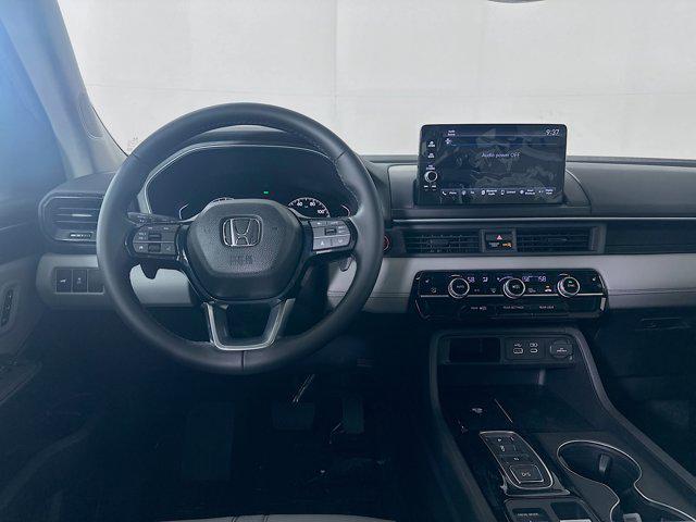 new 2025 Honda Pilot car, priced at $43,200