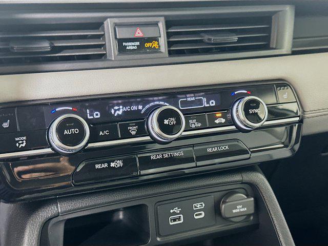 new 2025 Honda Pilot car, priced at $47,950