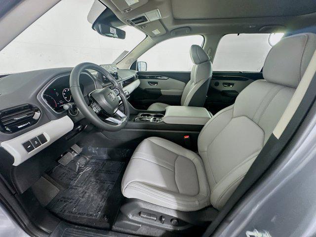 new 2025 Honda Pilot car, priced at $47,950