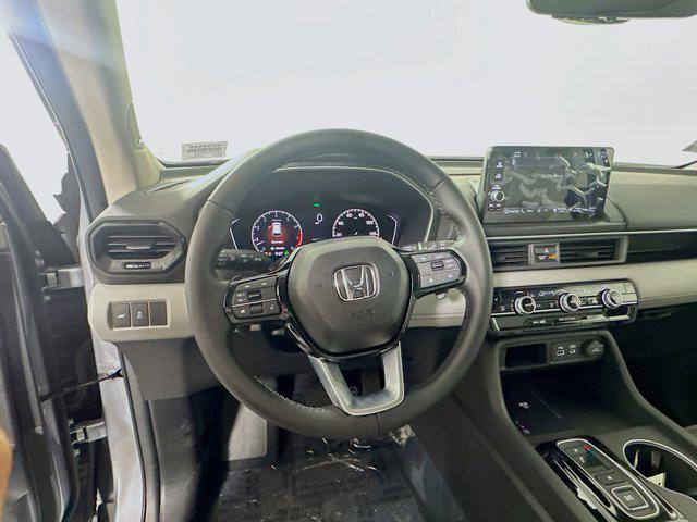 new 2025 Honda Pilot car, priced at $47,950