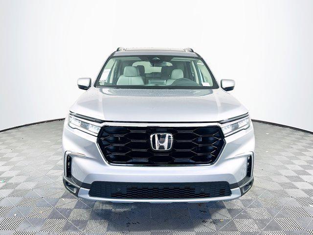 new 2025 Honda Pilot car, priced at $47,950
