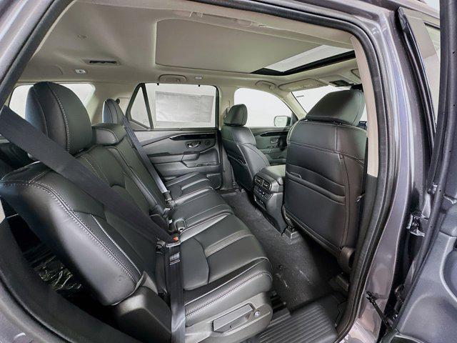 new 2025 Honda Pilot car, priced at $47,950