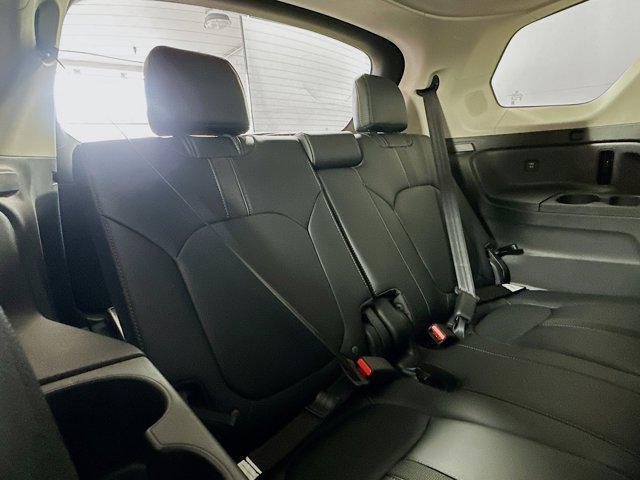 new 2025 Honda Pilot car, priced at $47,950