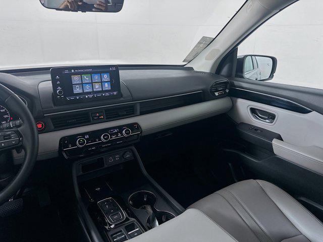 used 2023 Honda Pilot car, priced at $35,979