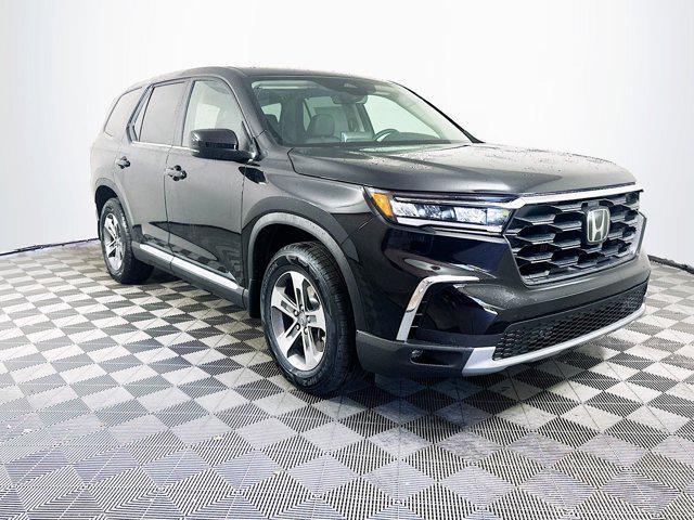 new 2025 Honda Pilot car, priced at $43,950