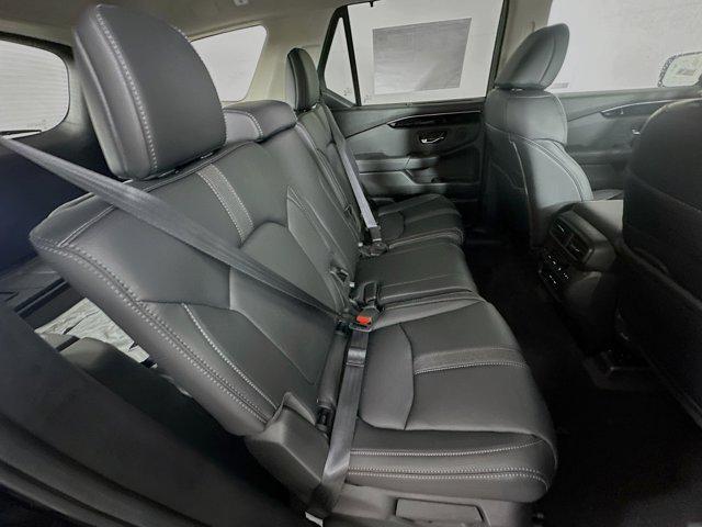 new 2025 Honda Pilot car, priced at $43,950